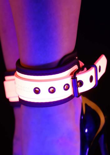 Bondage avec menottes